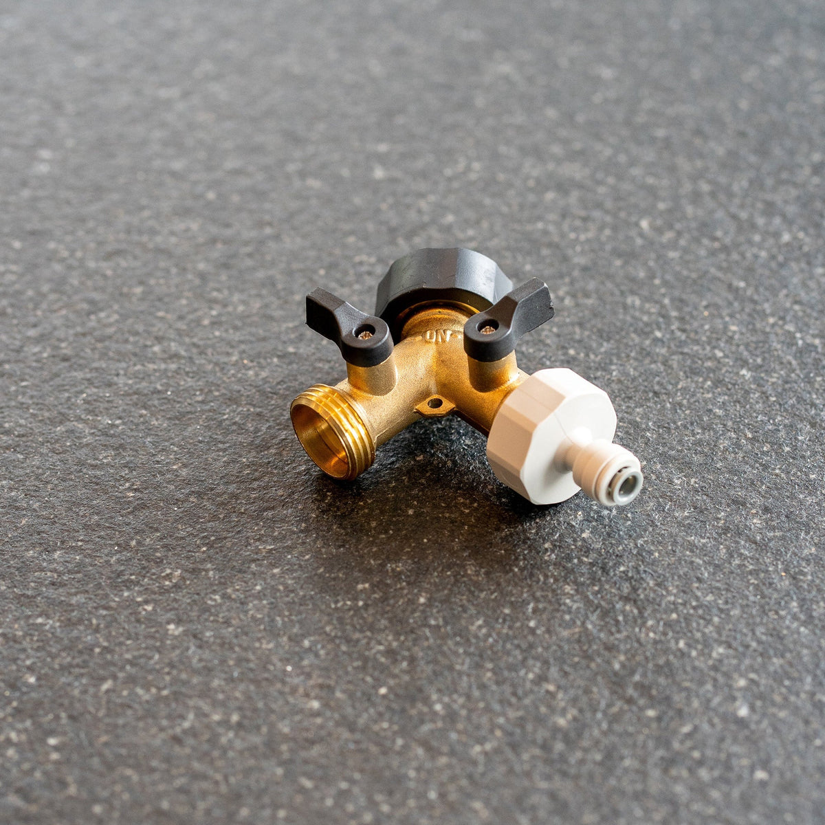 Absperrventil Y-Verteiler mit 3/4” Anschluss und 1/4” Adapter von John Guest für Wasserspender und Geschirrspülerinstallation